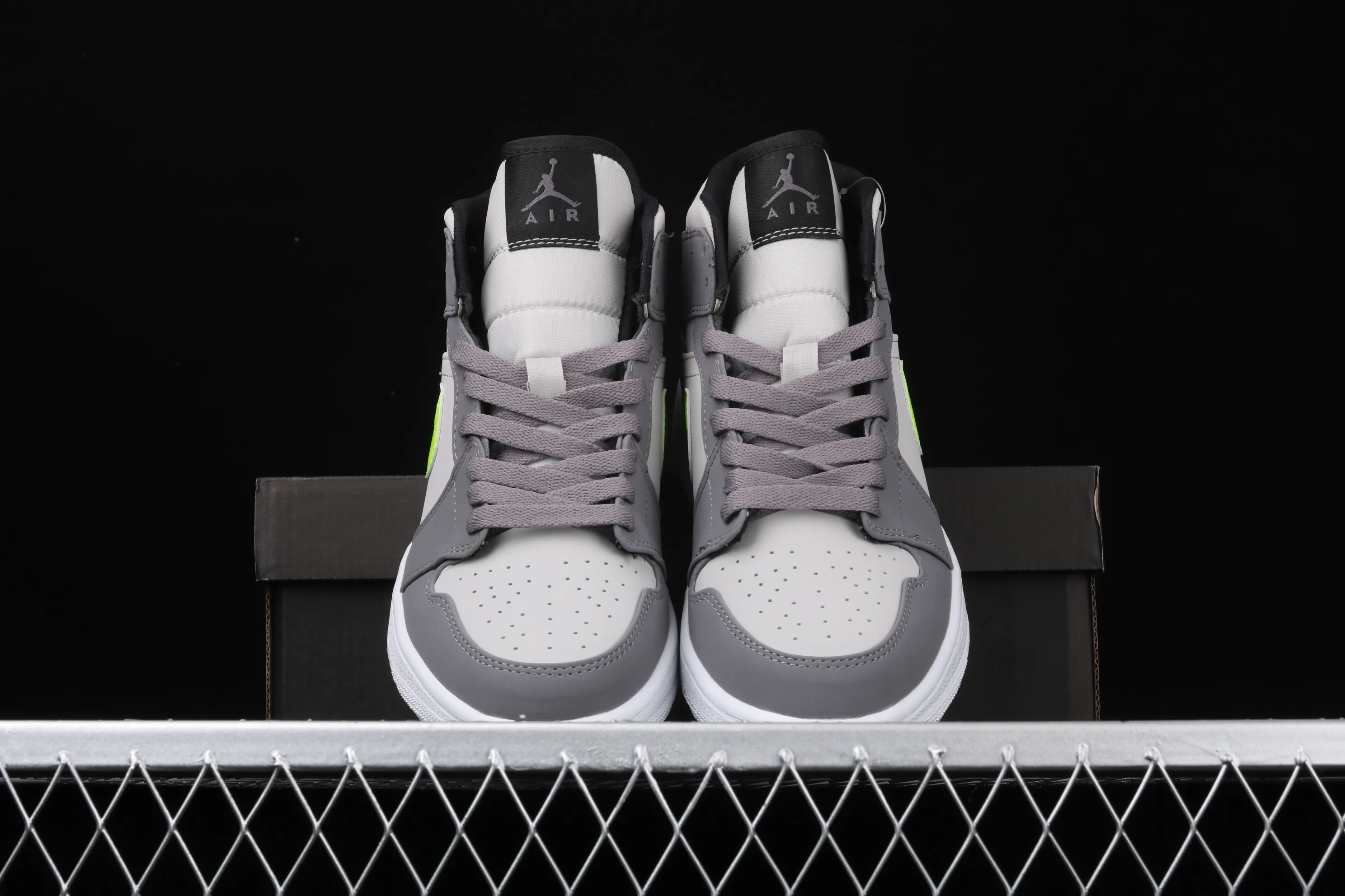 All categories Air Jordan Jordan series basketball shoes Air Jordan 1 Mid Air Jordan 1 Mid "Grey Volt" AJ1 Joe 1 neutral gray fluorescent yellow basketball shoes 554724-072